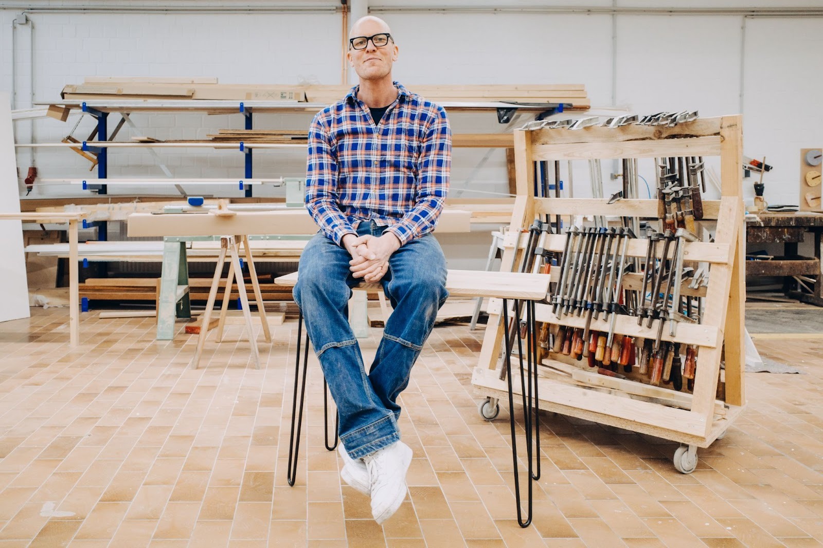 Entrepreneur analyzing ecommerce KPIs and sales performance on a Jimdo dashboard — tracking online store growth.